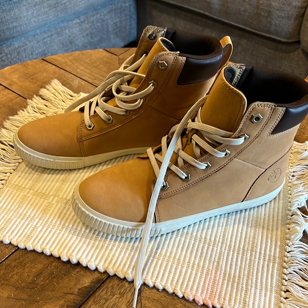 Women’s Timberland sneaker boots!